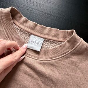 Aritzia TNA Cozy Fleece Crew Neck Caramel Brown Size Medium